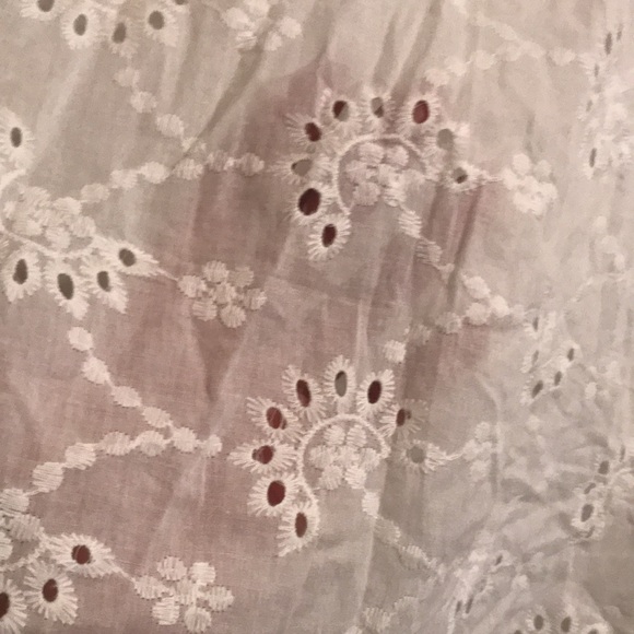 SHEIN Curve Eyelet Tank Top - Picture 3 of 4